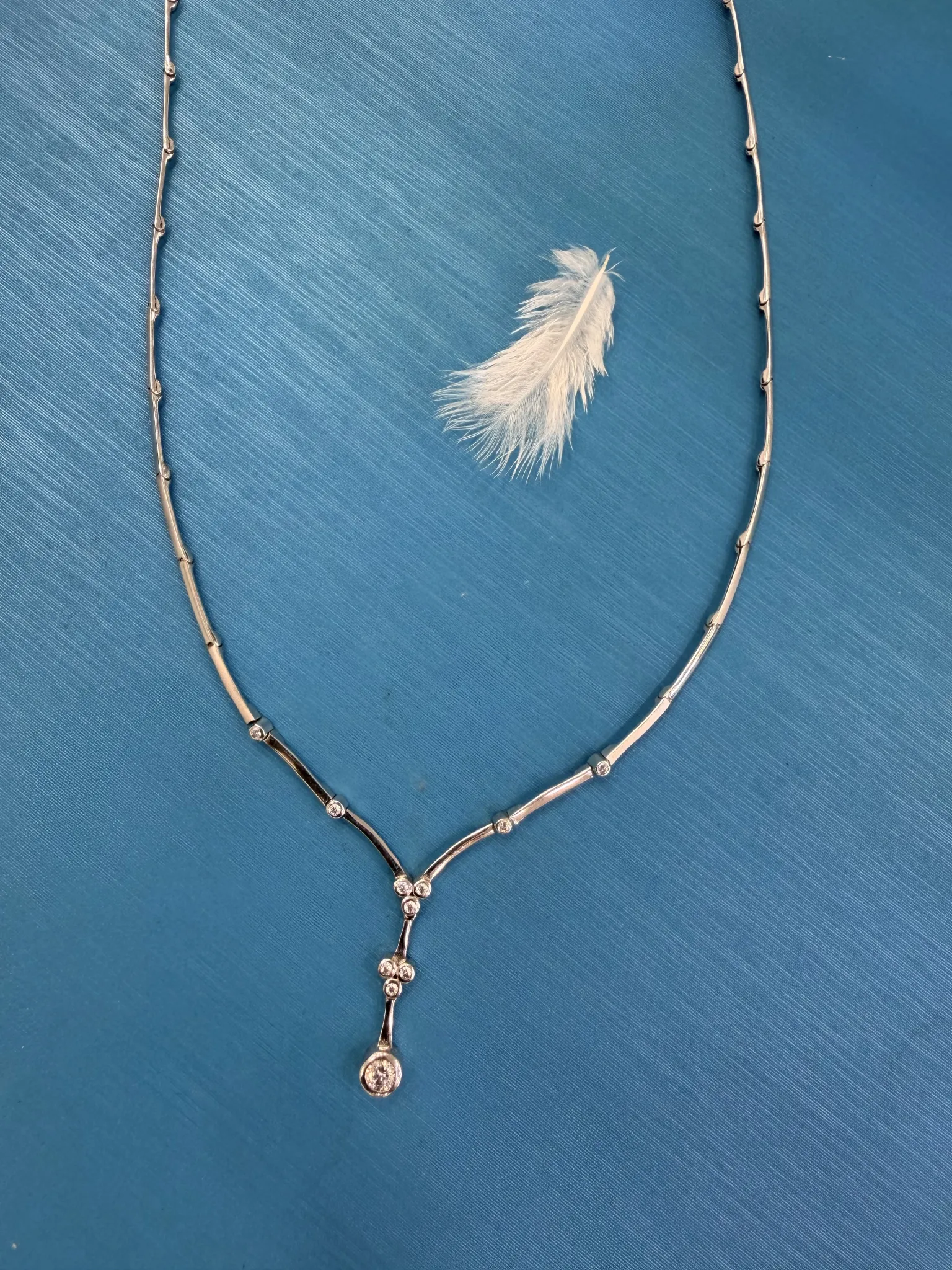 Beyaz Altın Taşlı Kolye